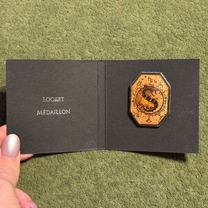 Loot Crate Harry Potter Locket Medaillon Enamel Pin NWT